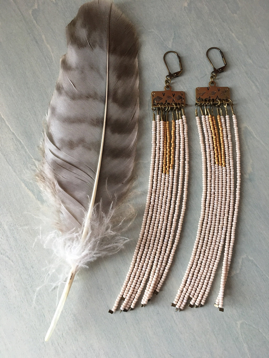 Falling earrings in Cream /Gold