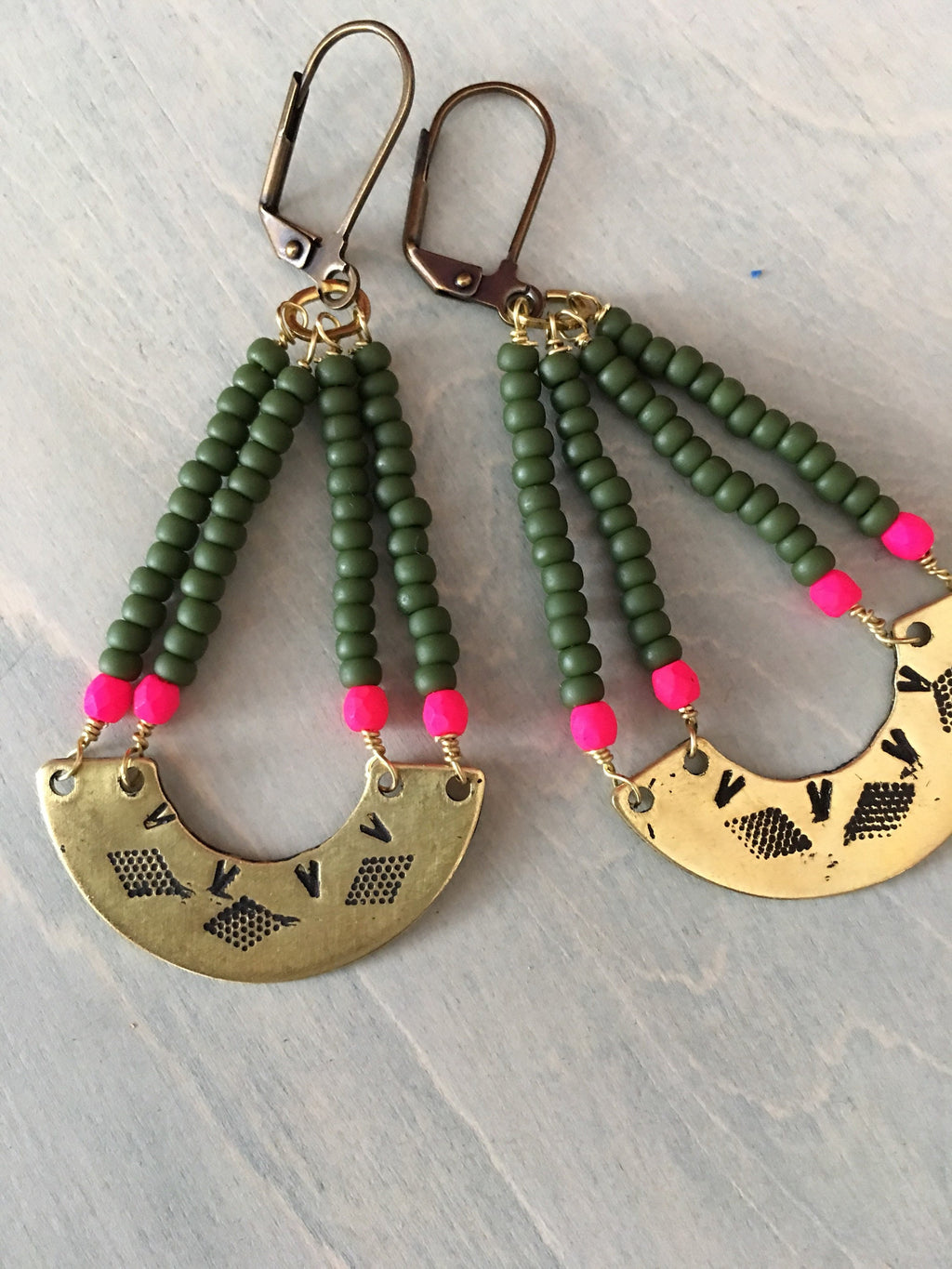 Olive/neon pink sunrise earrings