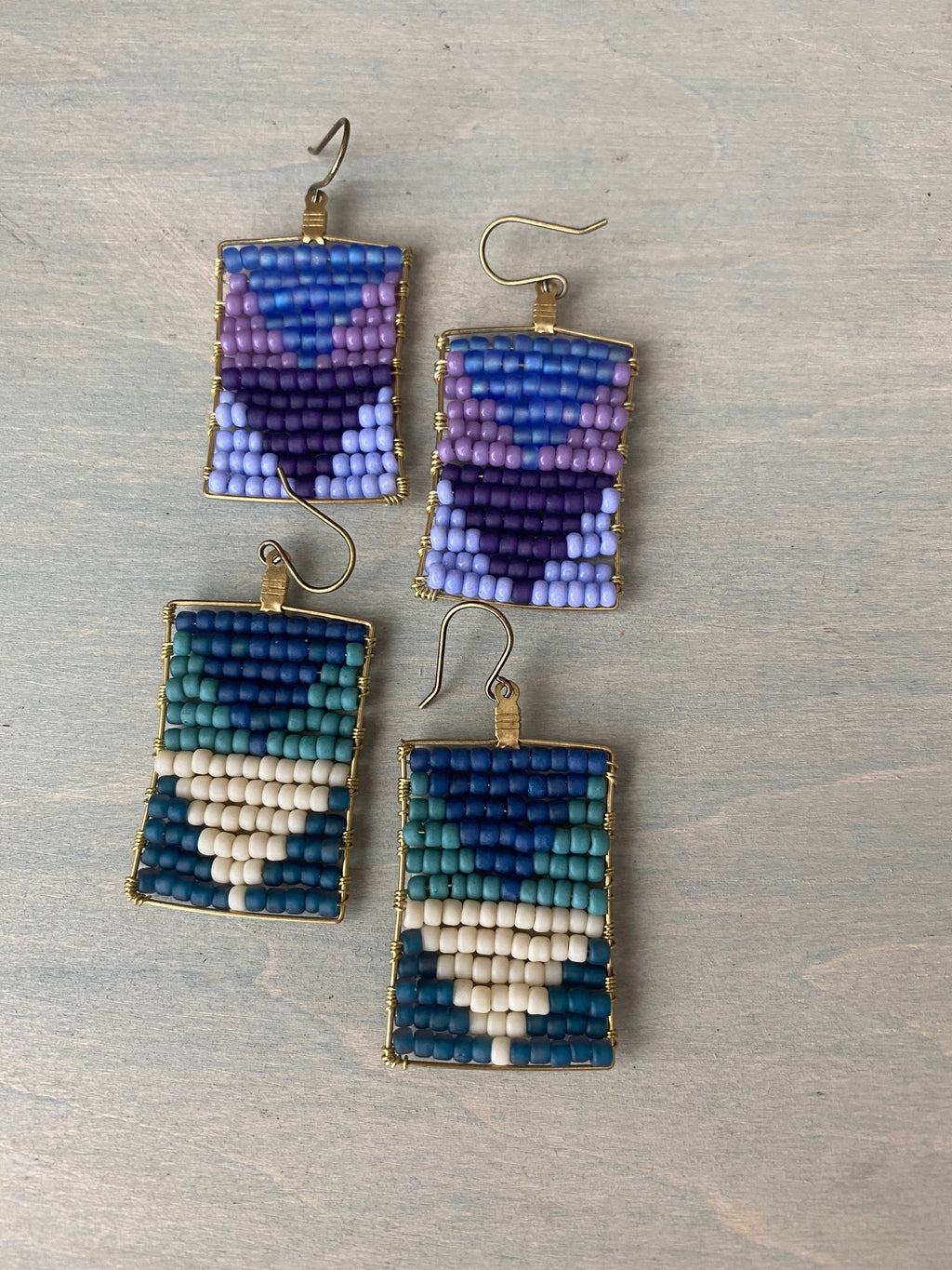 Pointing the way /Purple  earrings