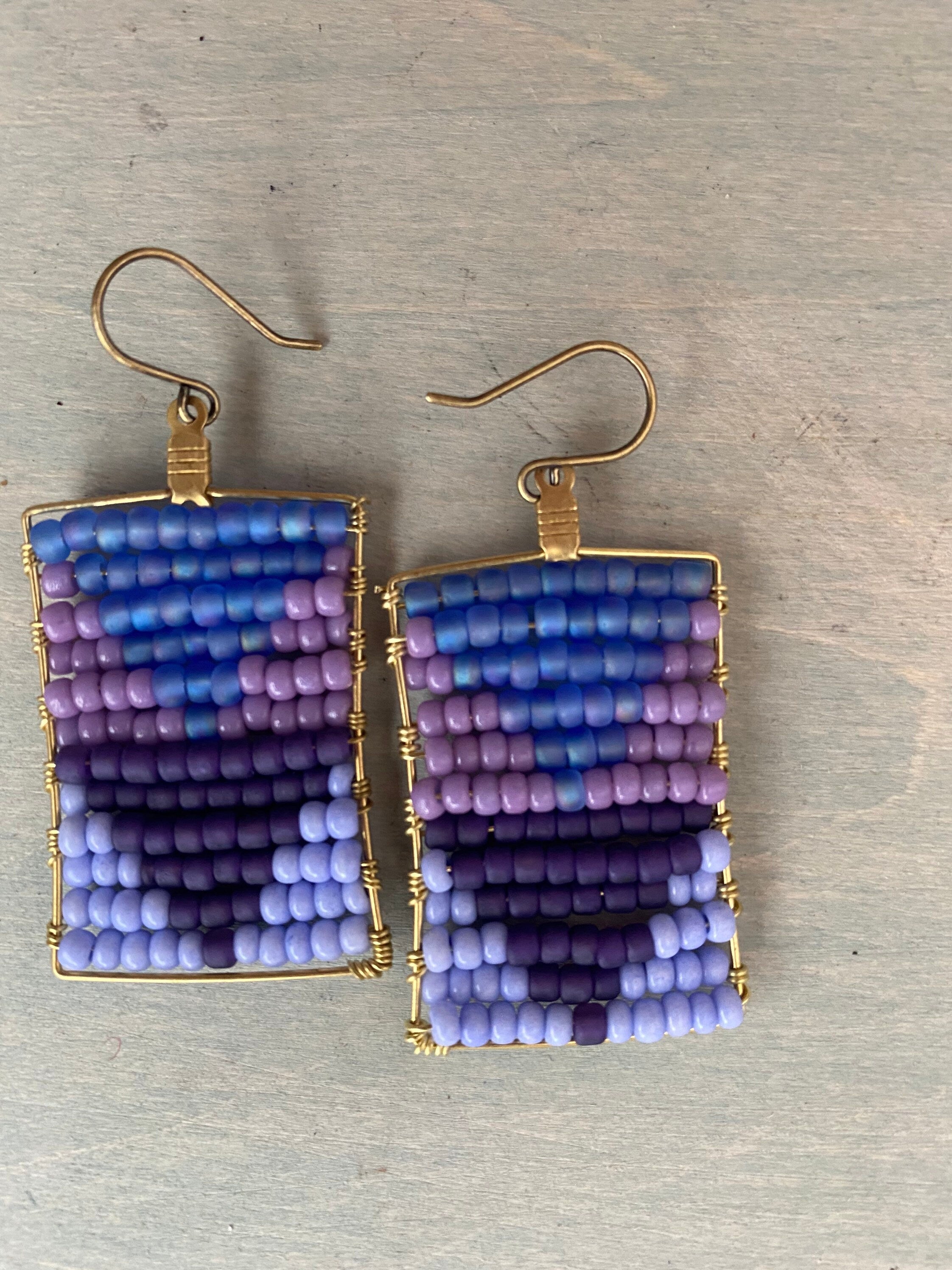 Pointing the way /Purple  earrings