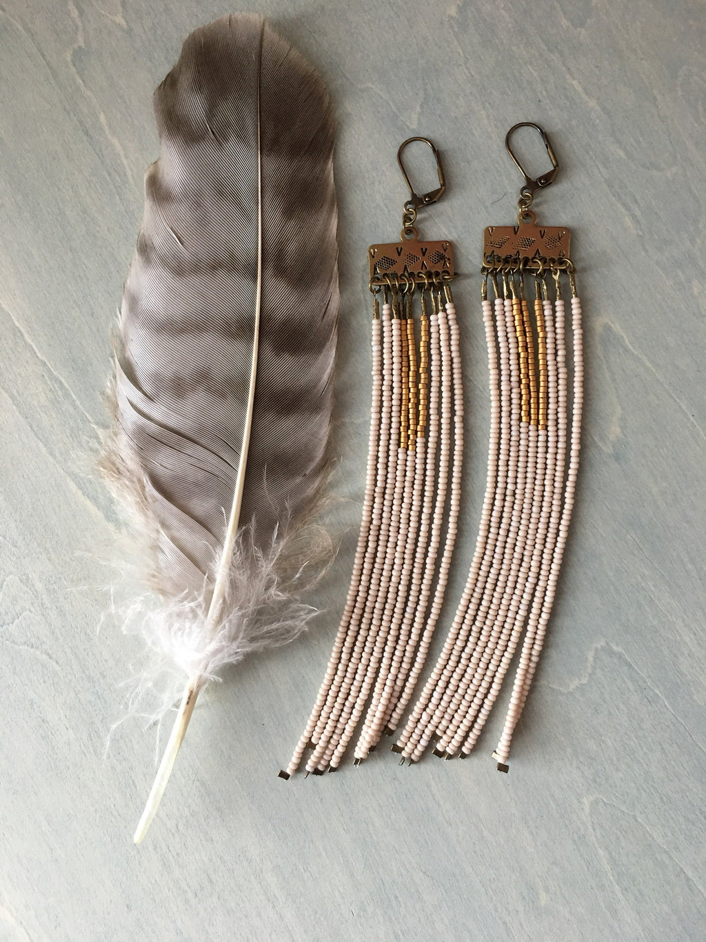 Falling earrings in Cream /Gold