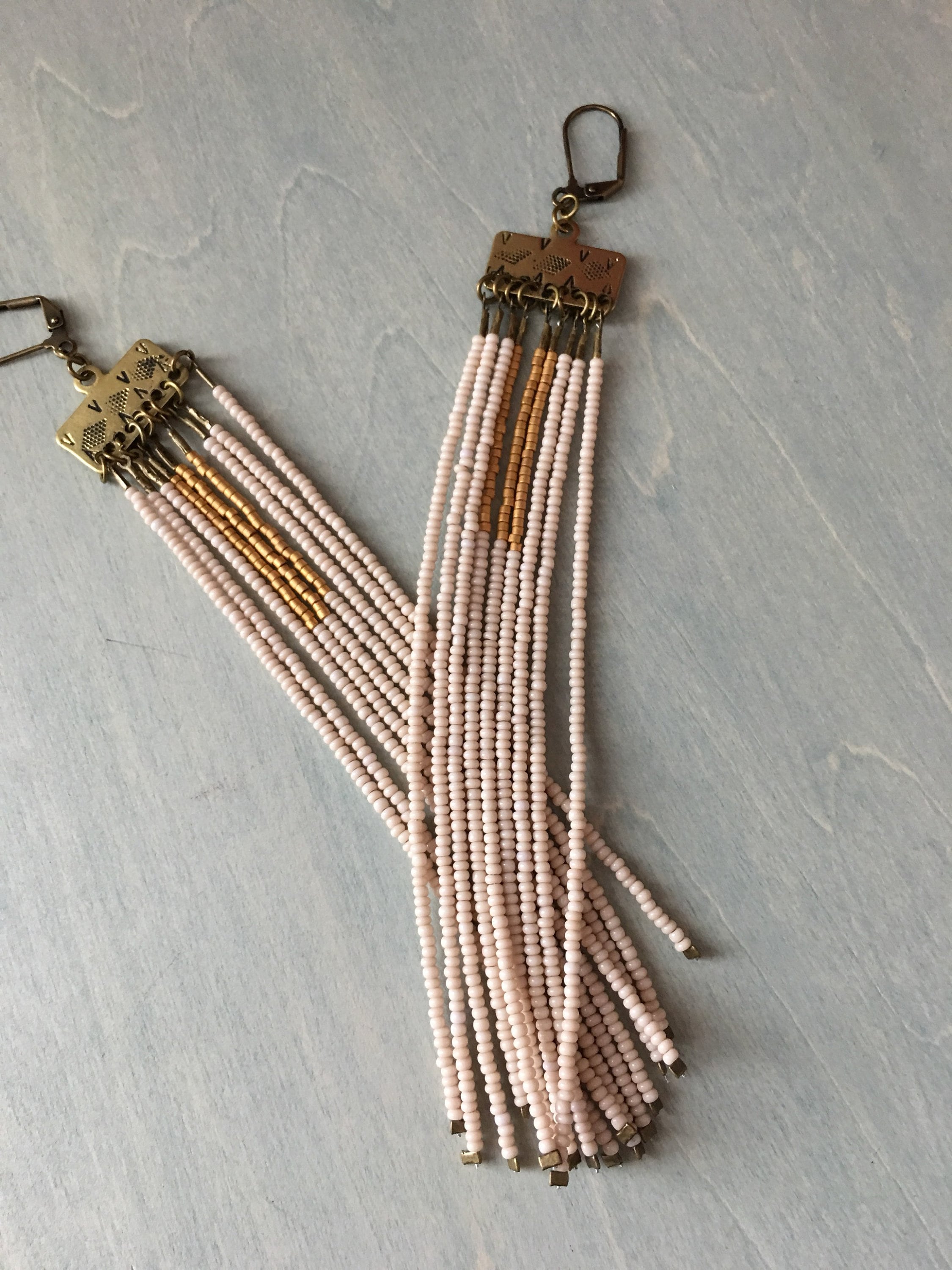 Falling earrings in Cream /Gold