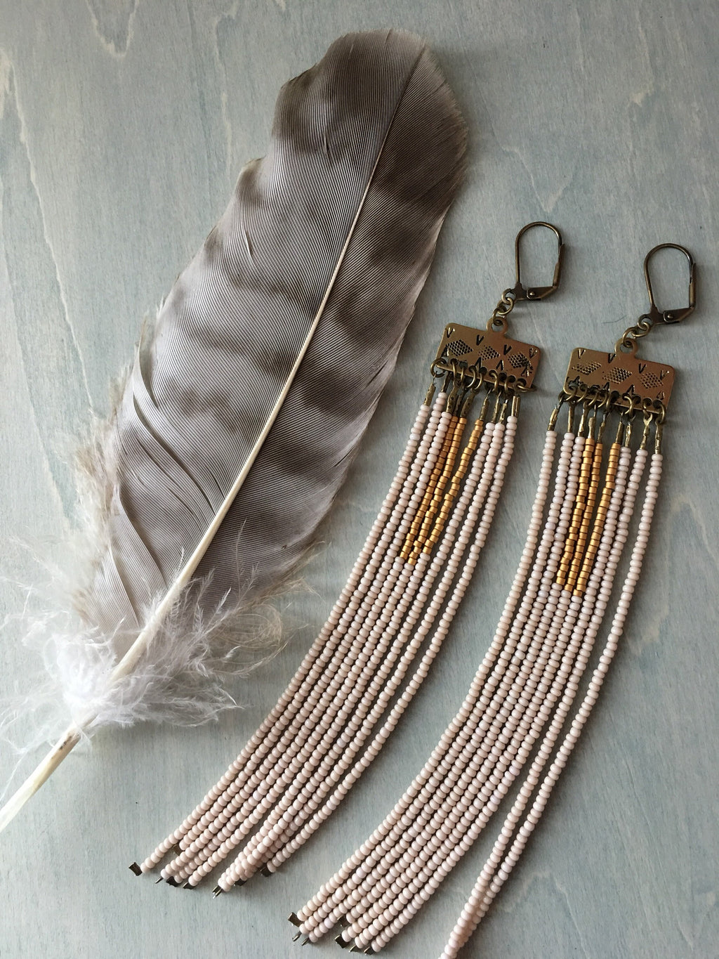 Falling earrings in Cream /Gold