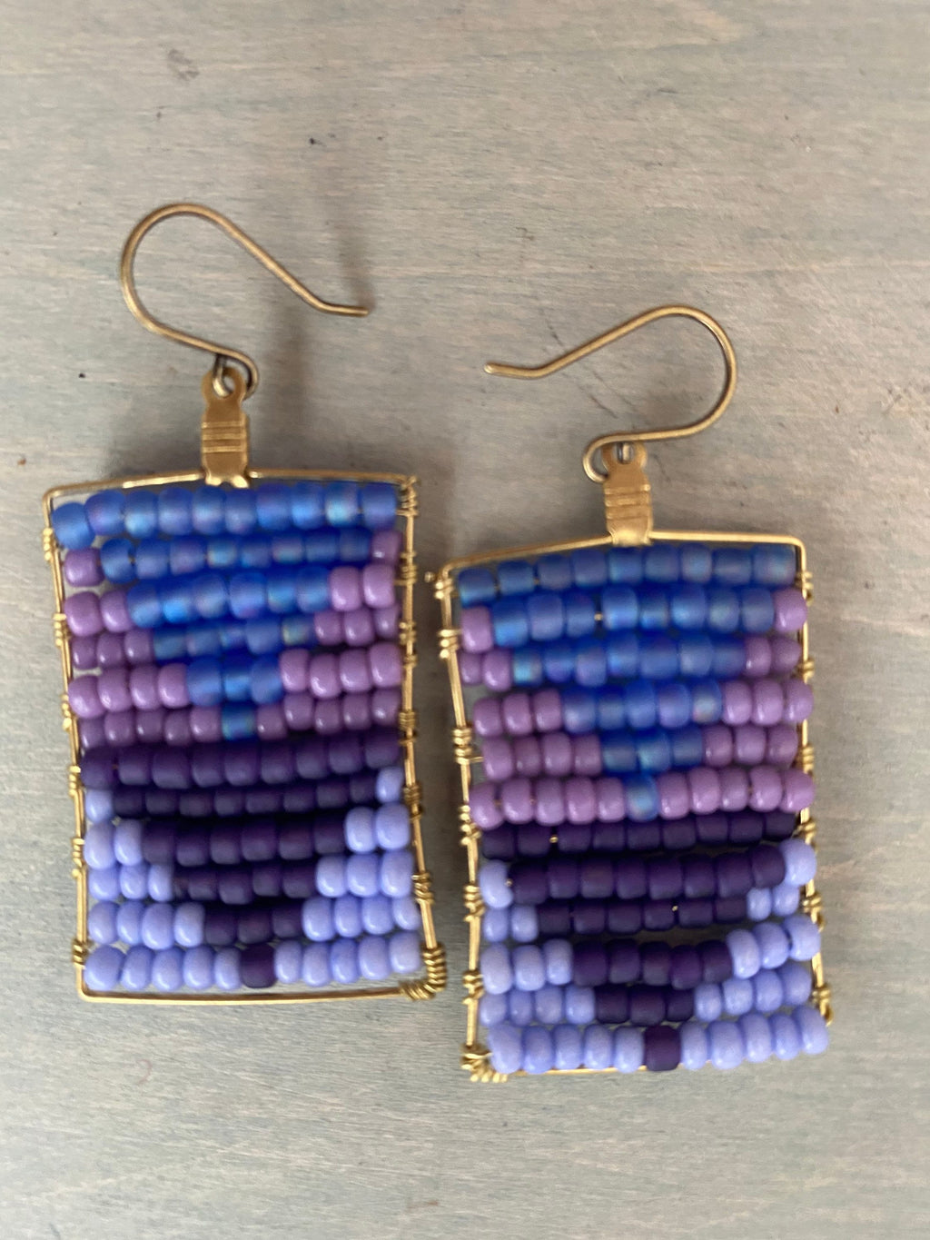 Pointing the way /Purple  earrings