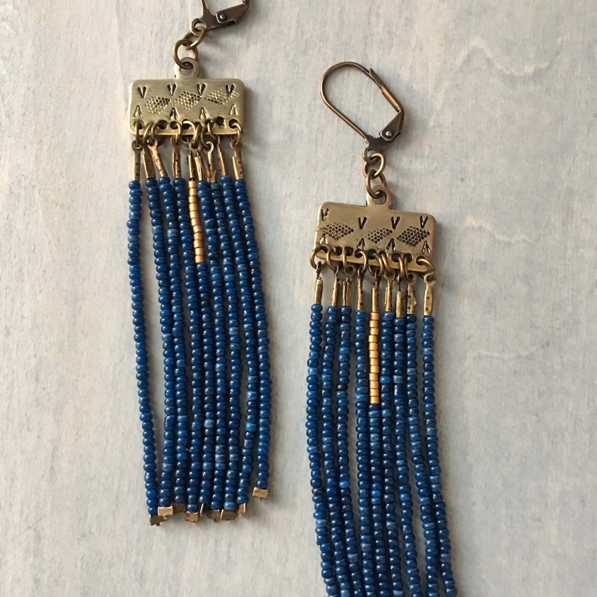 Falling earrings in Blue/gold