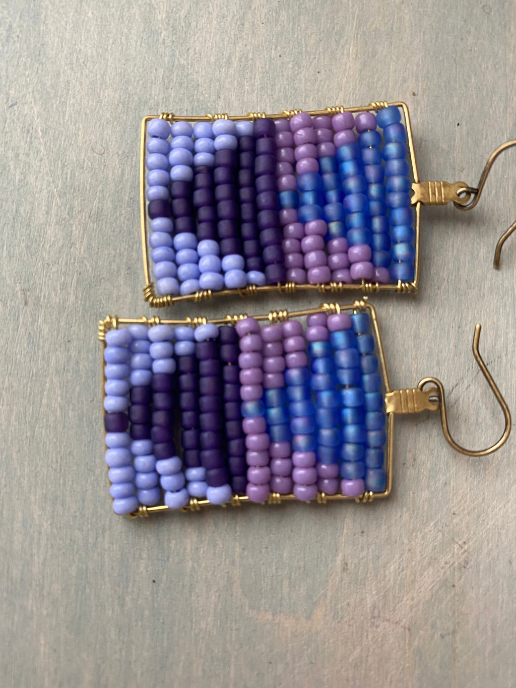 Pointing the way /Purple  earrings