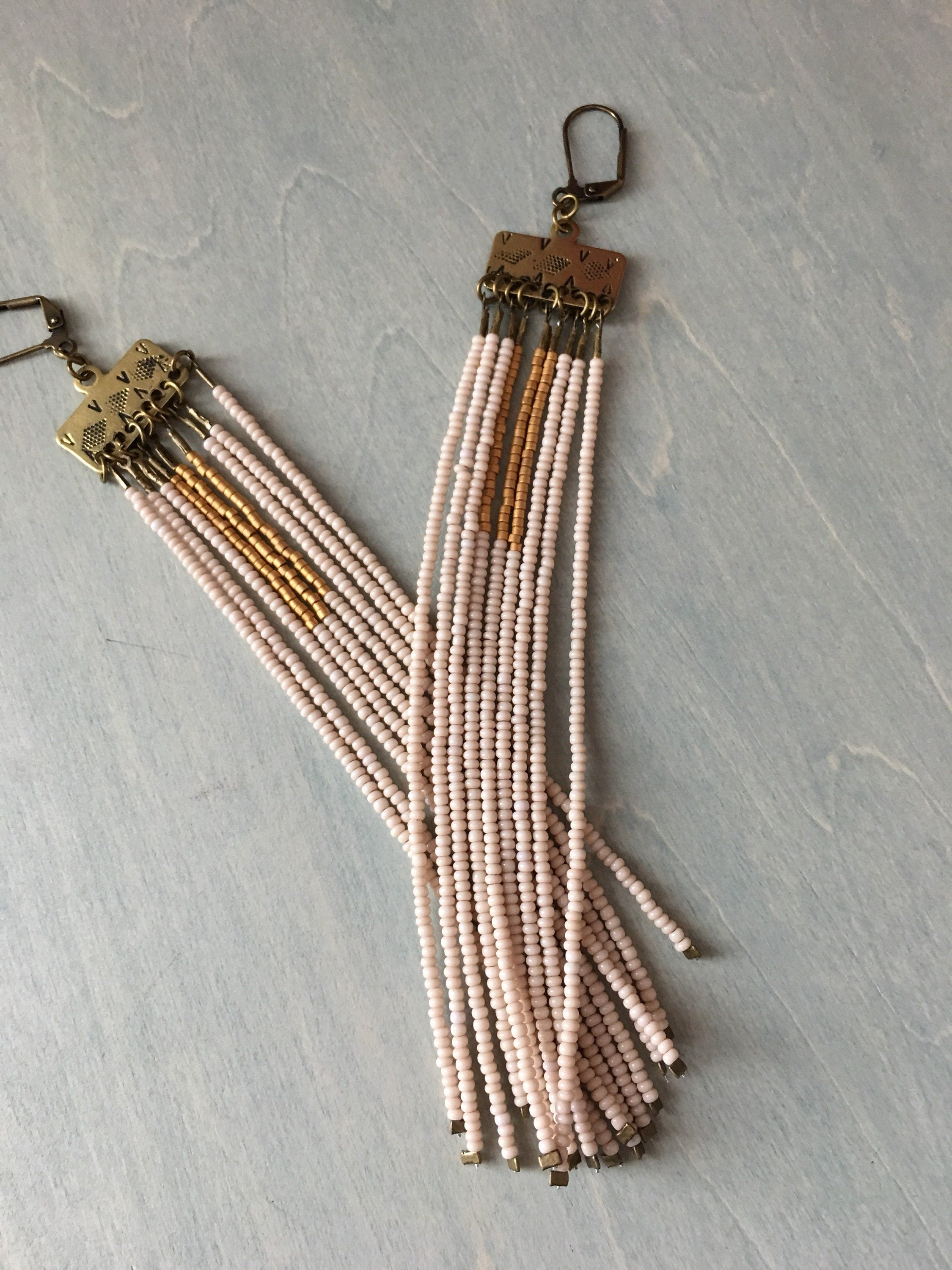 Falling earrings in Cream /Gold