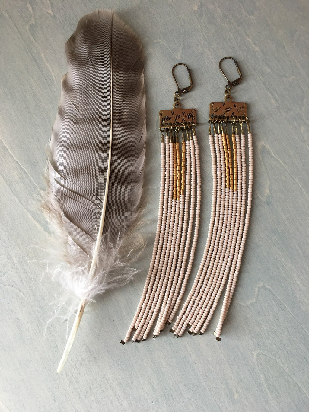 Falling earrings in Cream /Gold