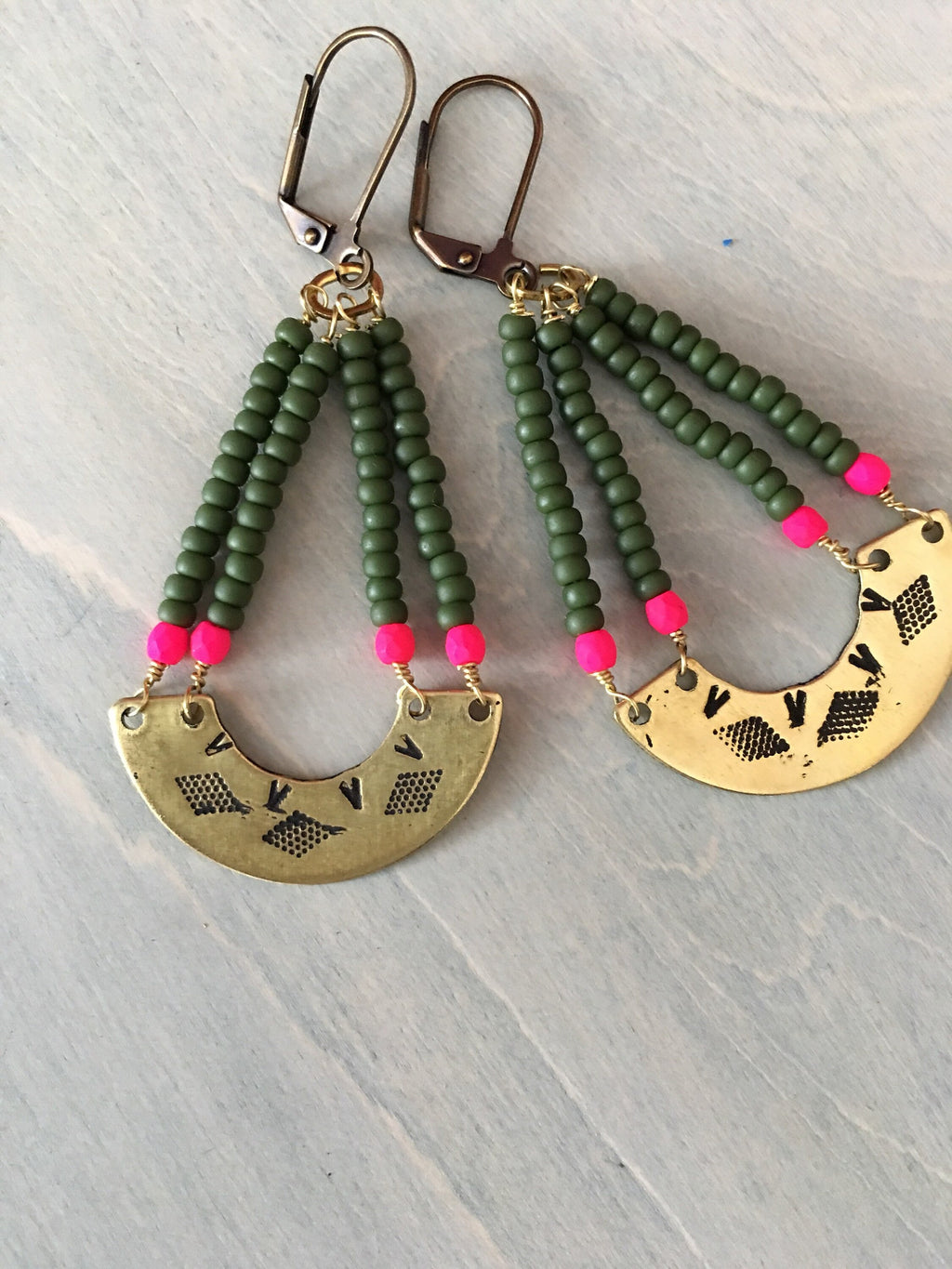 Olive/neon pink sunrise earrings