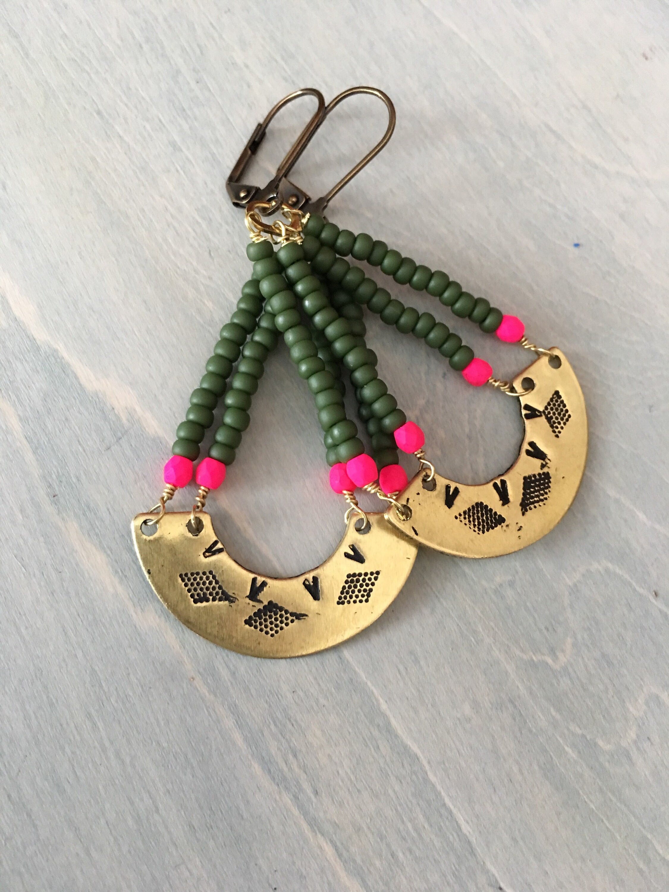 Olive/neon pink sunrise earrings
