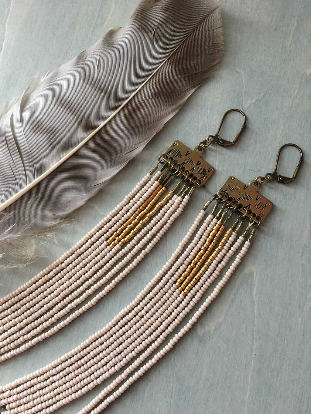 Falling earrings in Cream /Gold