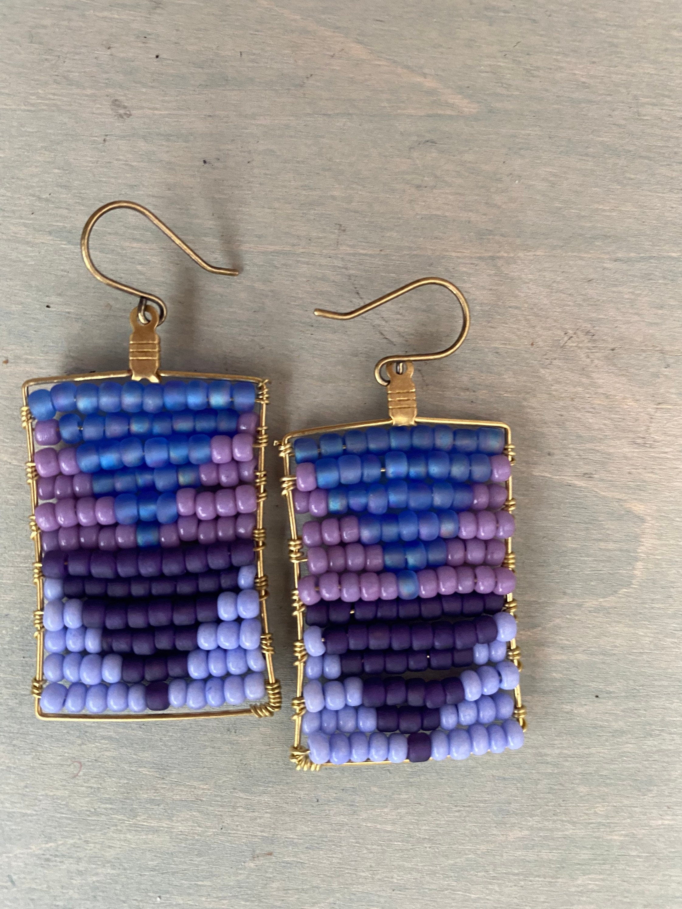 Pointing the way /Purple  earrings
