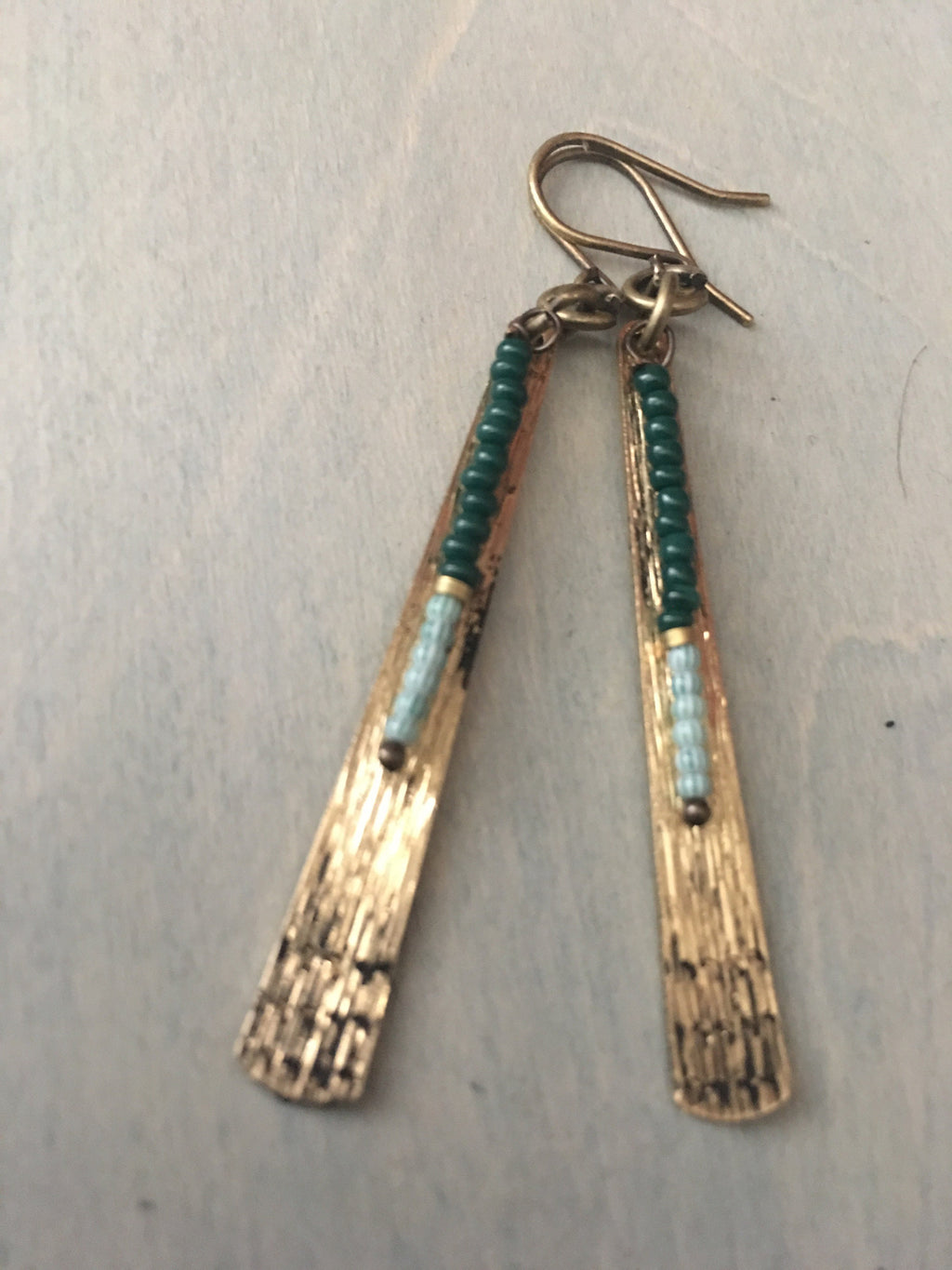 River earrings/green /stripped green