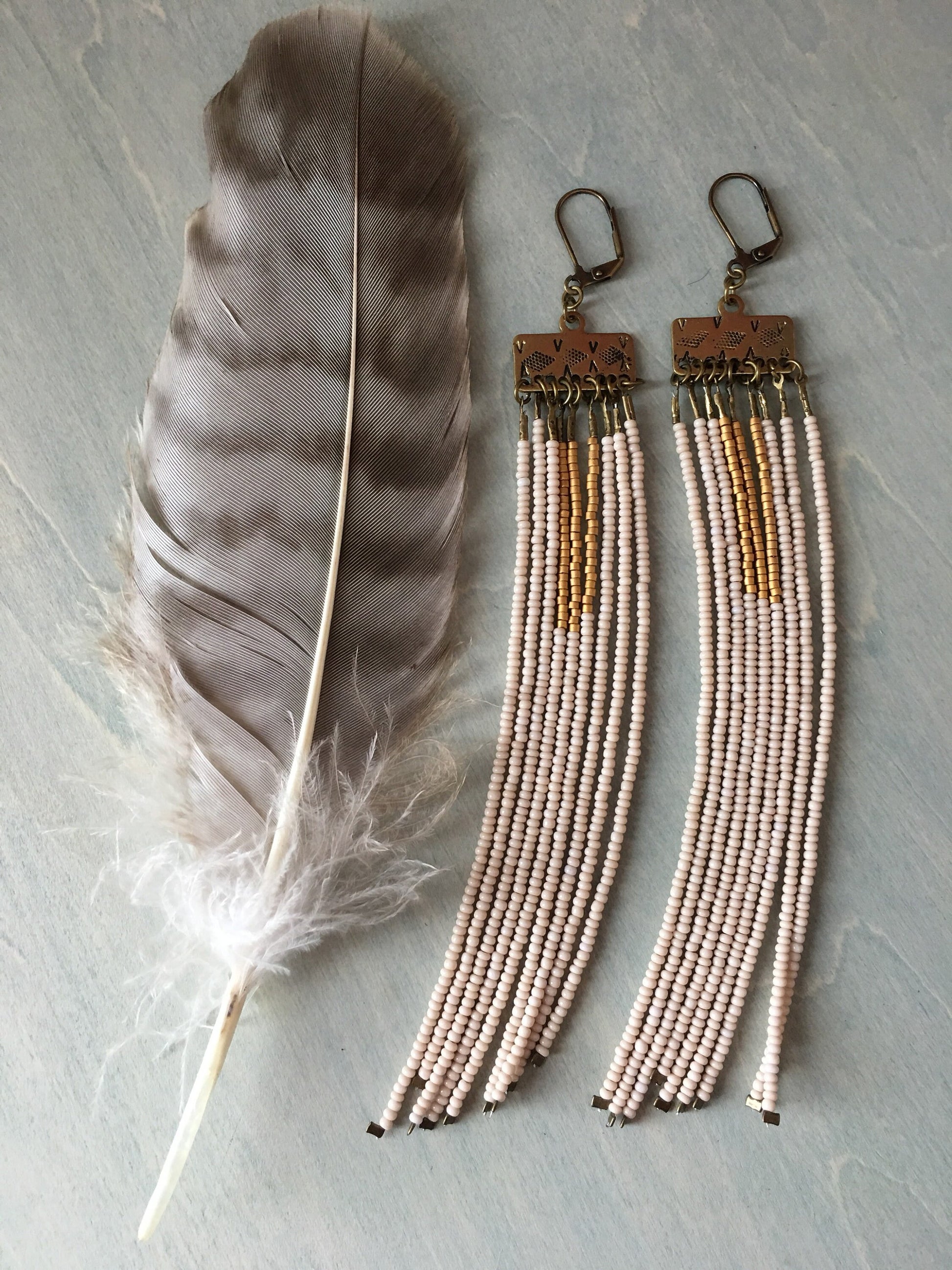 Falling earrings in Cream /Gold