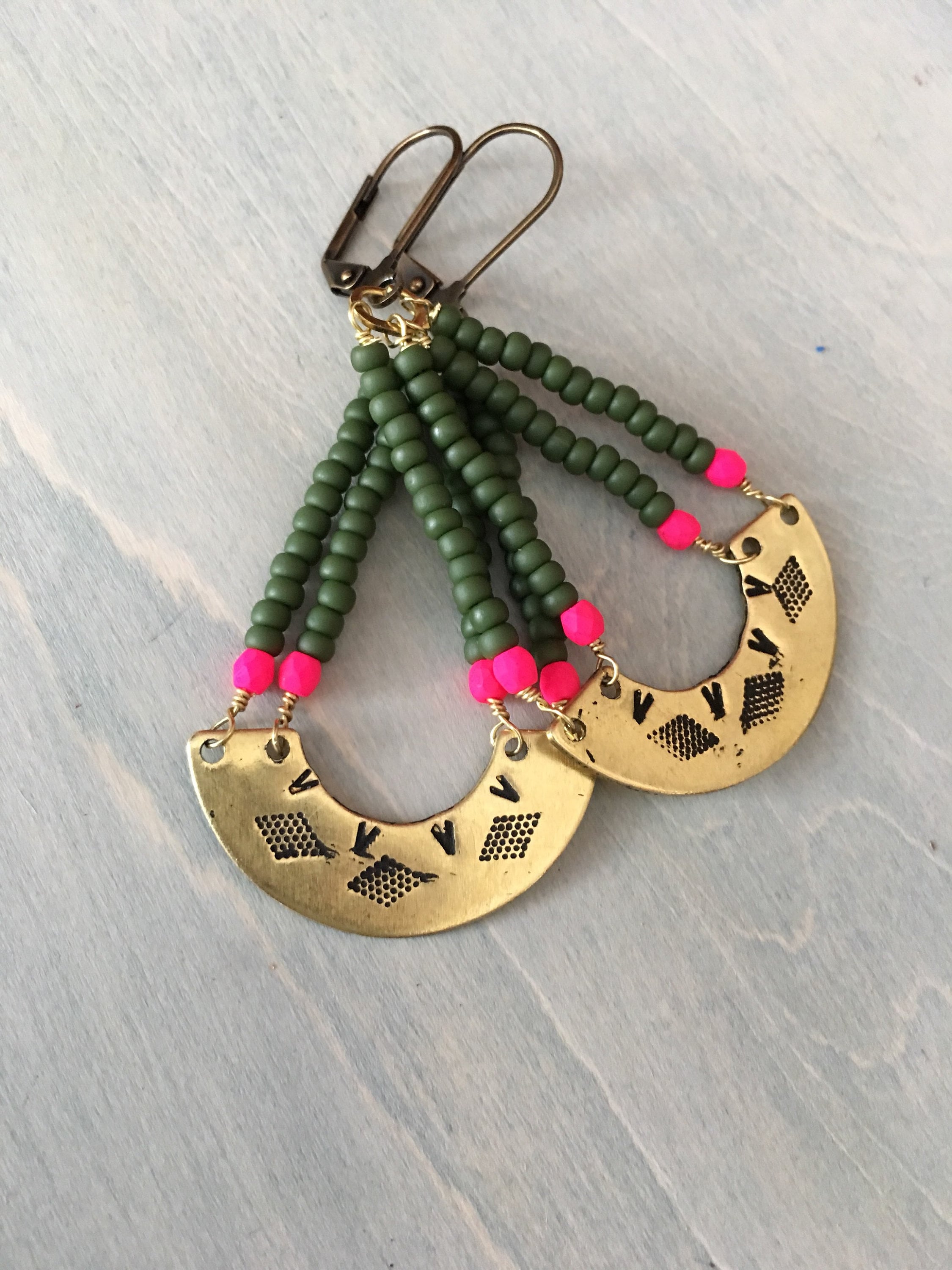 Olive/neon pink sunrise earrings