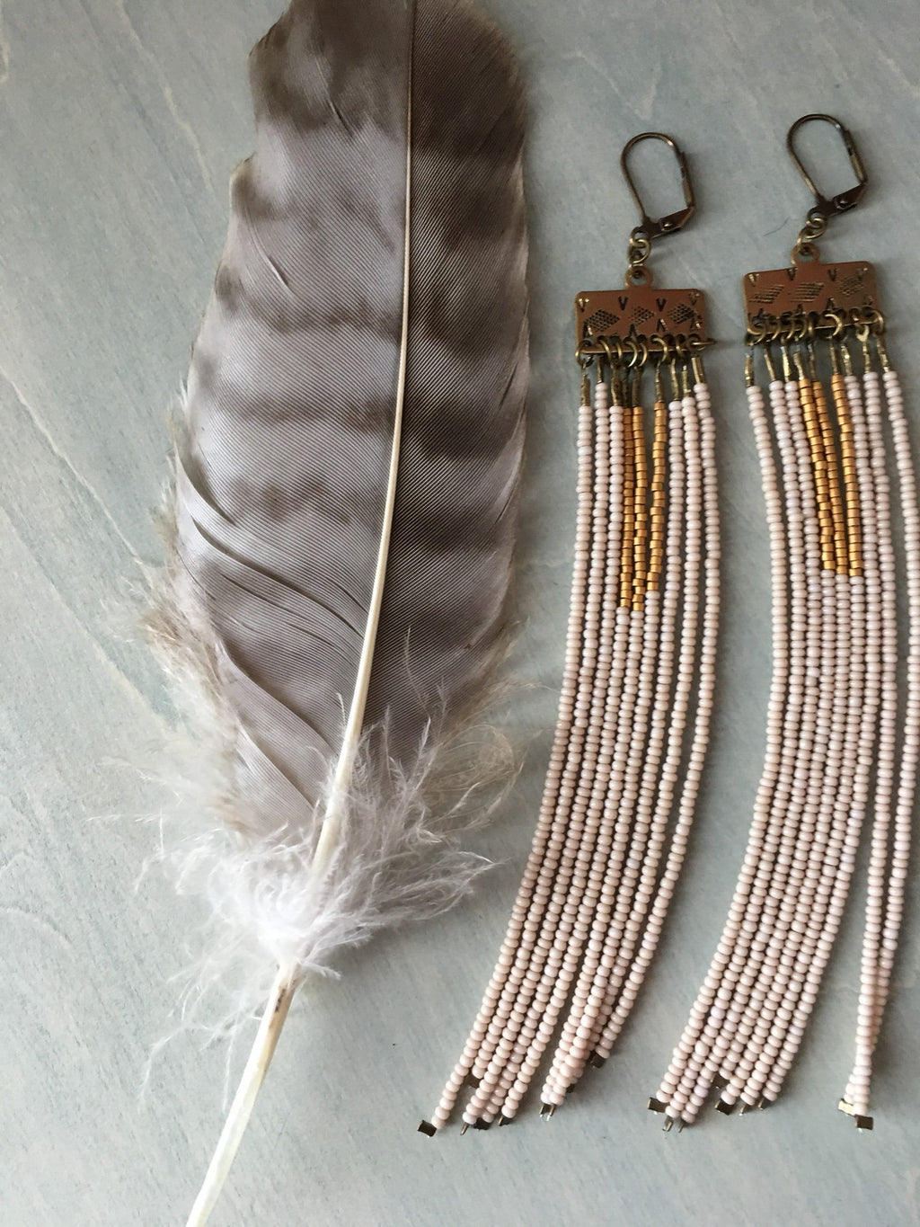 Falling earrings in Cream /Gold