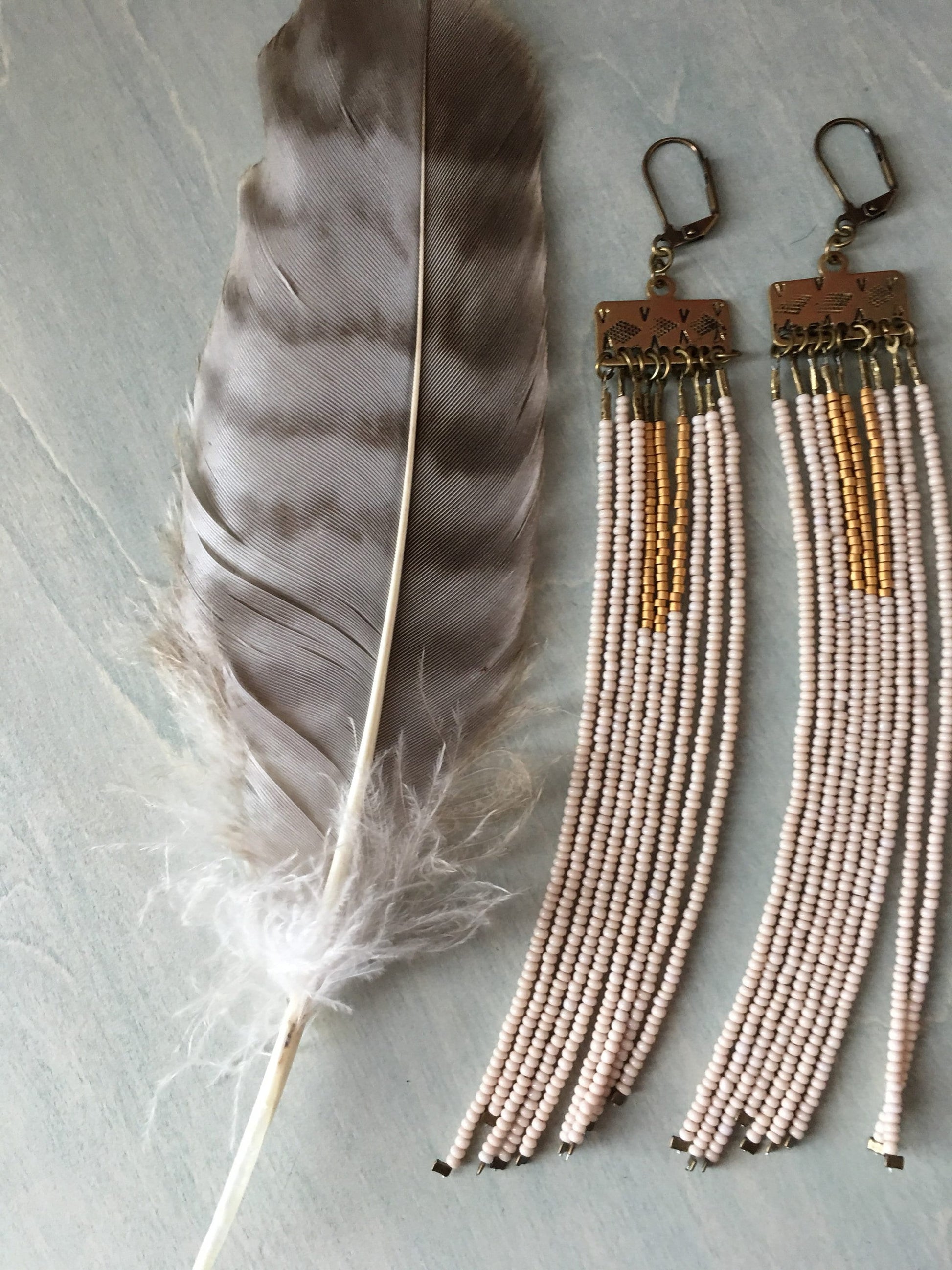 Falling earrings in Cream /Gold