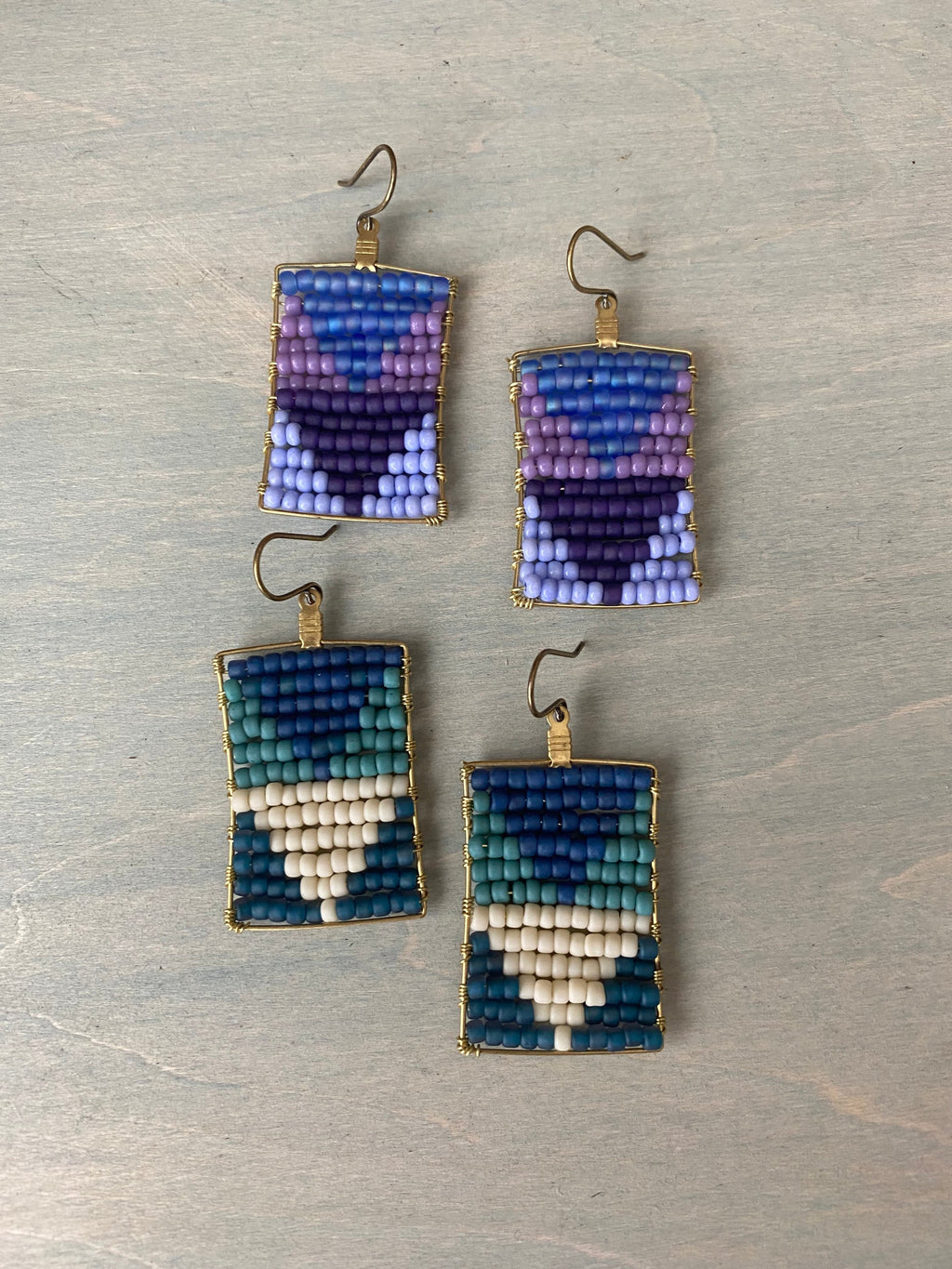 Pointing the way /Purple  earrings