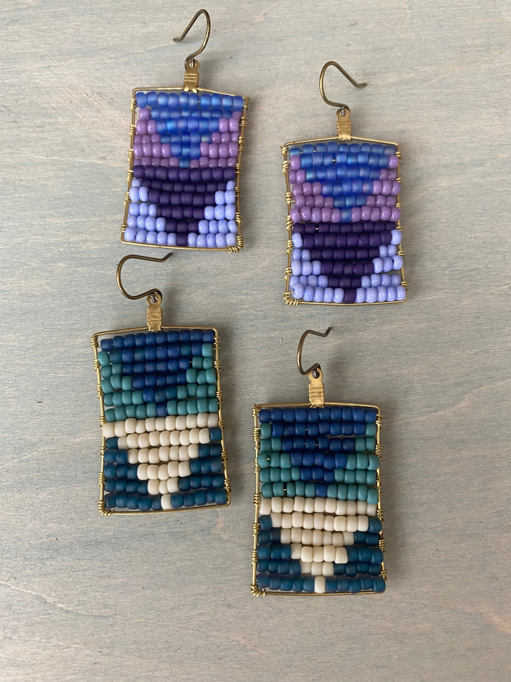 Pointing the way /Purple  earrings