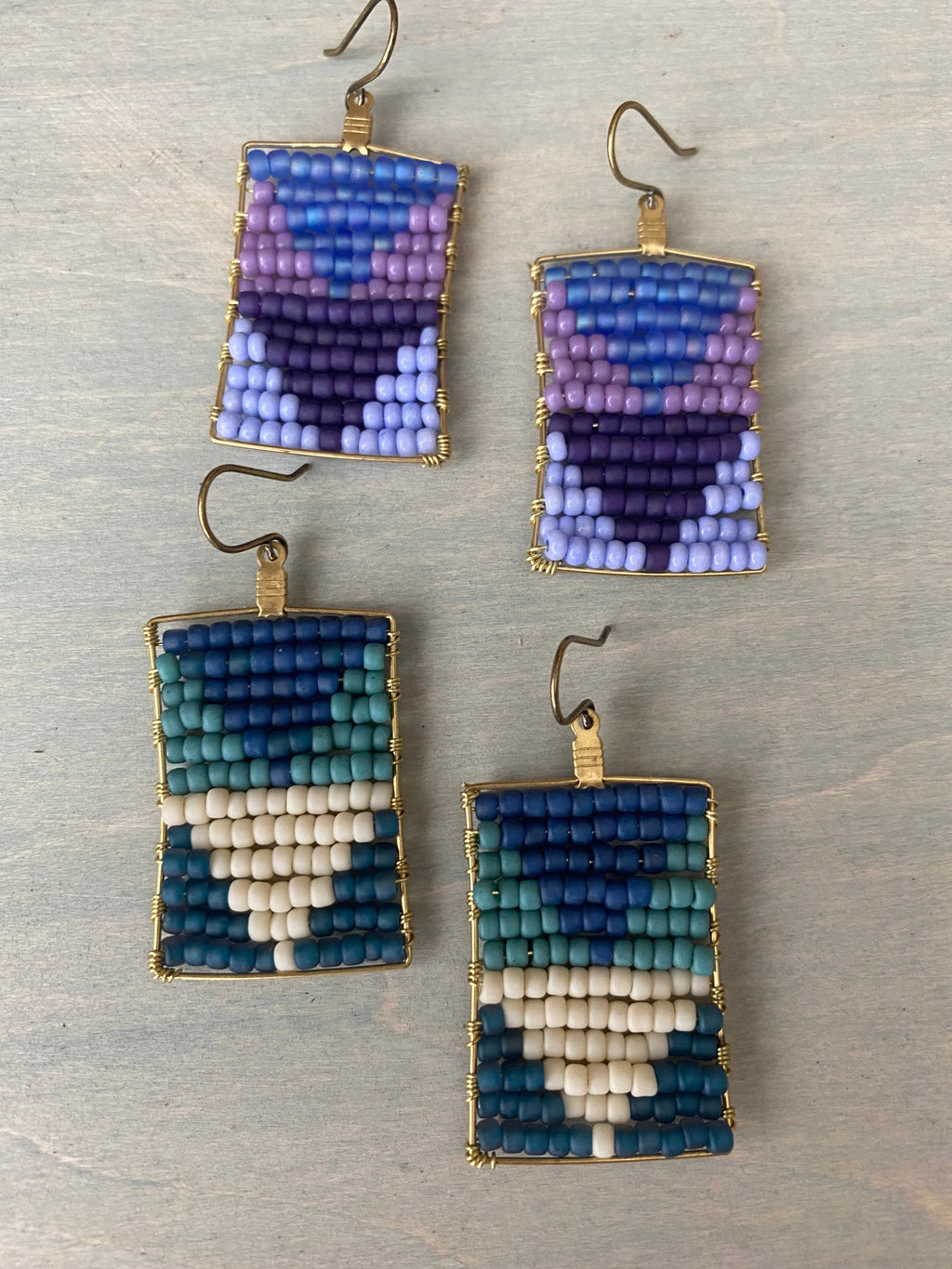 Pointing the way /Purple  earrings